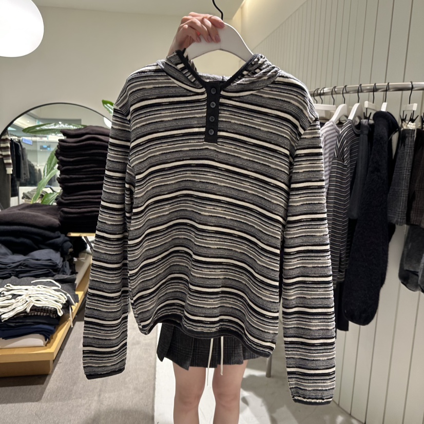 解讀251126-0578 服裝服飾批發(fā)的市場新機(jī)遇與發(fā)展策略